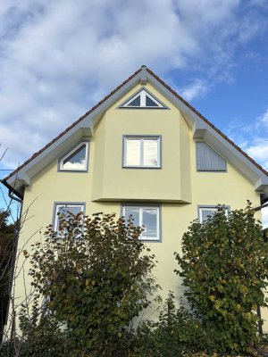 Sehr schöne, gemütliche Maisonette Wohnung mit Balkon