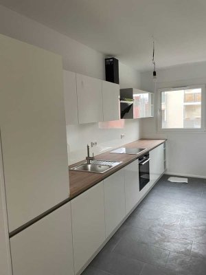 Moderne 4-Zimmer Wohnung mit EBK und Terrasse