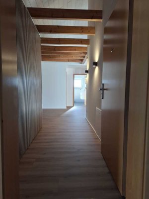 Sehr schöne 3 Zimmer Dachgeschoss Wohnung in Möckmühl. Derzeit wird diese renoviert und eine neue Kü