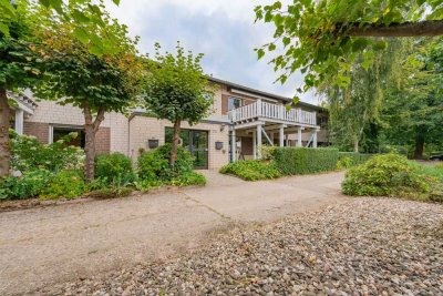 Geräumige 5 Zimmer Wohnung auf einer Reitanlage am Rande der Zonser Heide