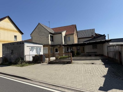 Charmantes Einfamilienhaus mit Garage & Carport – sanierungsbedürftig, mit viel Potenzial