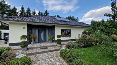 Attraktives Einfamilienhaus auf großem Grundstück, in ruhiger und doch zentraler Lage.