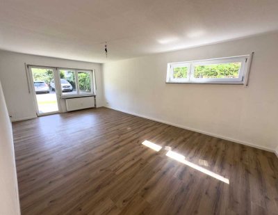 Frisch renovierte 2-Zimmer-Souterrain-Wohnung mit Terrasse und Einbauküche in Karlsruhe