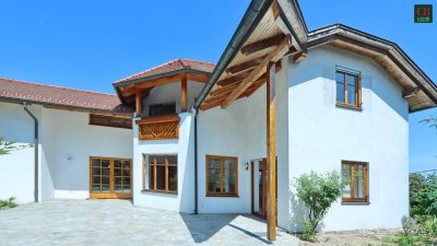 Großzügige Villa im Landhausstil in zentraler Grün- Ruhelage!
