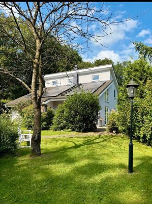 Stilvolles Einfamilienhaus in eingewachsenem Traumgarten