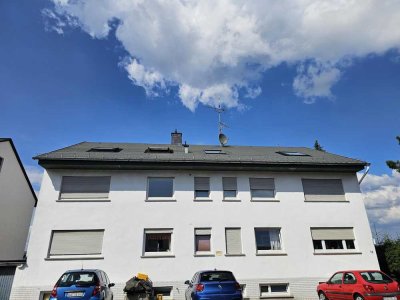 SONNIGE 3-ZIMMER-WOHNUNG MIT  FERNBLICK, BALKON & STELLPLATZ
