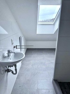 Neu ausgebaut, in Haaren, Dachgeschosswohnung, Garage/Stellplatz möglich.