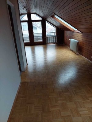 Freundliche und gepflegte 1-Zimmer-DG-Wohnung mit Balkon in Neuhausen auf den Fildern