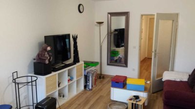 Zentrale 2-Zimmer-Wohnung mit Flur, Küche, Bad und Balkon in Landau-Stadt