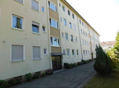 Gepflegte 4-Zimmer-Wohnung mit Südbalkon in zentraler und ruhiger Lage von Gersthofen