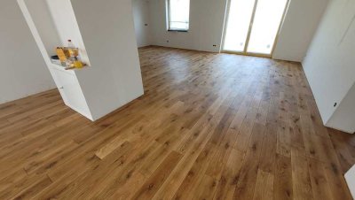 Erstbezug nach Sanierung: helle 3-Zimmer-Wohnung mit Flair