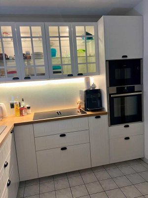 Attraktive und gepflegte 5-Raum-Doppelhaushälfte mit gehobener Innenausstattung und EBK in Rödermark