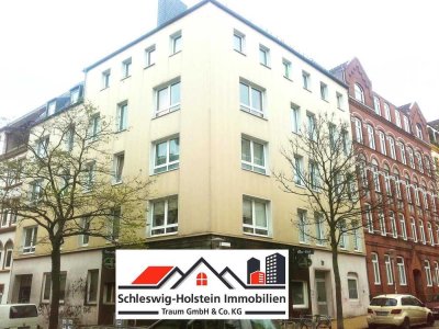 Mehrfamilienhaus Kiel Gaarden, ca. 840 m² Wohn- und Gewerbefläche, PV-Anlage, BHKW, DG ausbaufähig