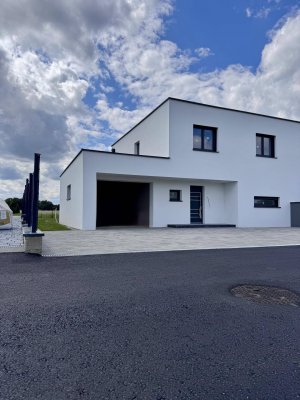 Neubau - Doppelhaus in Top - Lage - Nur wenige Schritte zum See.