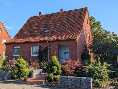 Charmantes Einfamilienhaus mit großem Grundstück und Blick ins Grüne
