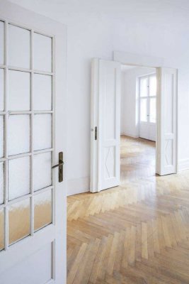ANLAGE | Charmante Altbauwohnung in Wilmersdorf – 5 Zimmer mit Balkon und Loggia, vermietet!