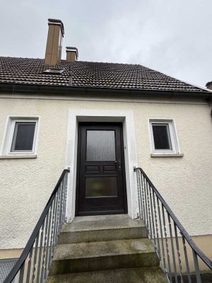 5-Zimmer Einfamilienhaus auf einem geteilten Grundstück in Hörzhausen (Schrobenhausen) mit Garten