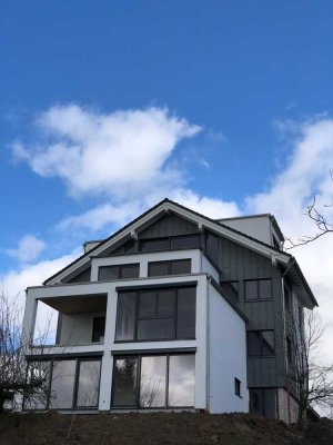 Attraktive, moderne 2-Zimmer-Wohnung mit großem Balkon und Gemeinschaftsgarten in Leverkusen