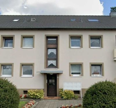 Stilvolle, modernisierte 1,5-Zimmer-Erdgeschosswohnung mit Einbauküche in Langenfeld (Rheinland)