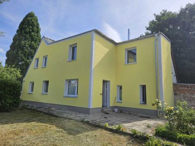 Freistehendes Einfamilienhaus mit großem Garten