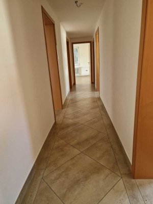 580 € - 77 m² - 4.0 Zi.