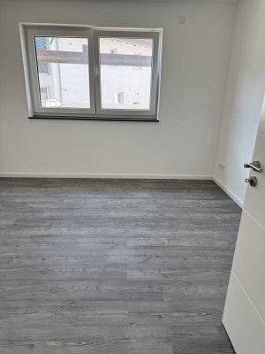 Erstbezug: Ansprechende 3,5 Zimmer-EG-Wohnung mit gehobener Innenausstattung in Blaubeuren