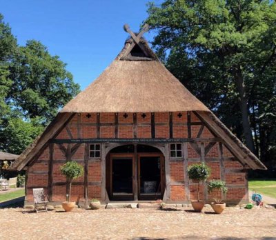 „Landsitz unter Reet'' zwischen Bremen und Hamburg