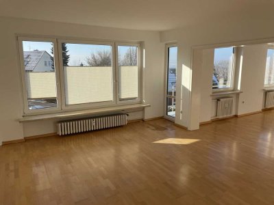 Schöne 3,5 ZKB-Wohnung mit Balkon und Garage