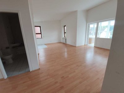 Nur mit WBS: Wunderschöner Wintergarten - gemütliche 2-Zimmer-Wohnung