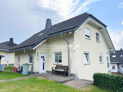 FREIRAUM4 +++ Großzügiges Einfamilienhaus mit 
Garten und Garage in Molzhain!