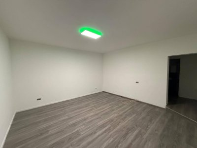 Neuwertige freundliche Wohnung in zentraler Lage mit Parkplatz