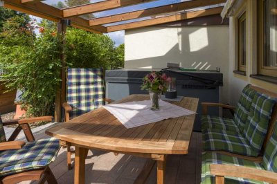 **Voll ausgebaute Doppelhaushälfte mit gemütlichem Garten und Garage in ruhiger Lage**