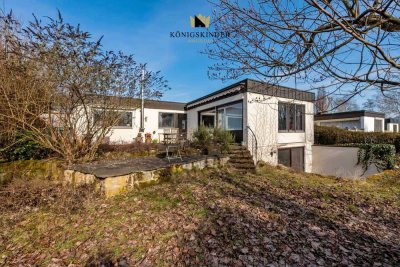 Ihr neues Zuhause!!! Charmanter Flachdachbungalow in Top-Lage mit 2 Garagen!