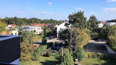 Richtig Platz! Helle 4,5 Zimmer, Süd-Balkon, Aufzug, Tiefgarage, Hausmeister, sehr gute Anbindung