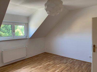 Ab 01. August 2025-3-Zimmer-Dachgeschosswohnung