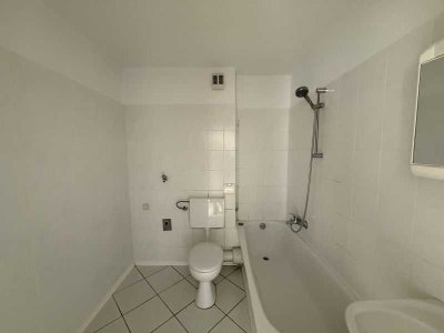 Frisch gestrichene 2 Zimmer Wohnung