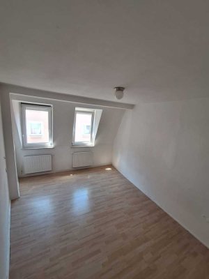 Schöne teilmöblierte Altbauwohnung in zentraler Lage - perfekt für WG