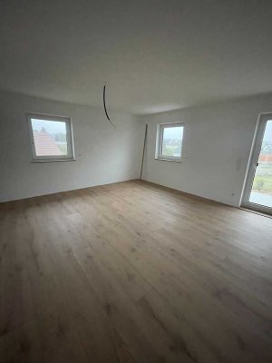 Erstbezug: Moderne 2,5-Zi.-Wohnung mit Balkon in Pfeffenhausen