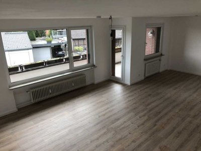 Helle 103 m2, 2,5 Zim. Miet-Whng. mit Balkon+ Stellplatz in Meerbusch Lank-Latum