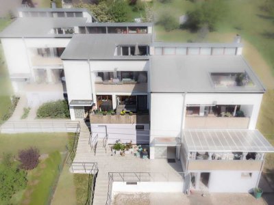 *Modernisierte 3,5-Zi-Whg, 92m² Wfl., Balkon, TG-Platz in Höfen*
