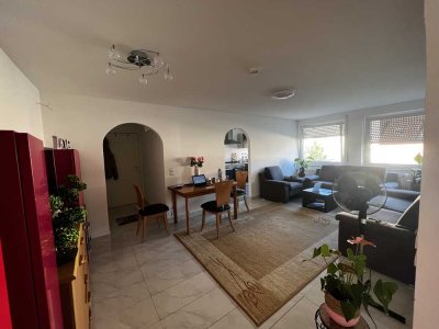 Stilvolle 3-Zimmer-Wohnung mit gehobener Innenausstattung mit Balkon und Einbauküche in singen