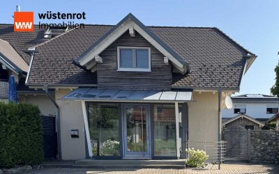 Schöne, kleine Doppelhaushälfte mit Garten