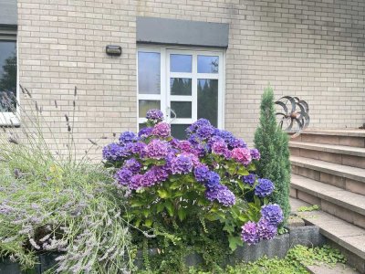 202518.2 Idyllisches Wohnen mit Garten im citynahen Grünen in stilvollem Familienhaus