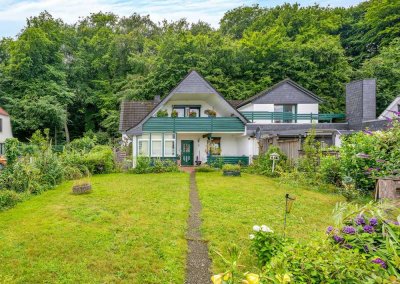 RESERVIERT: WIRFINANZ | Provisionsfrei: Dreifamilienhaus mit großem Garten am Waldrand