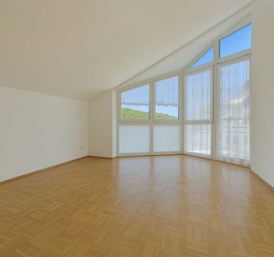 Modernisierte 2,5-Zimmer Wohnung mit Balkon und Einbauküche in Aidlingen