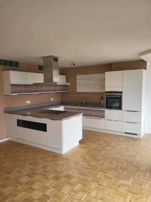 Renovierte 3-Zimmer Wohnung mit großzügiger Terrasse