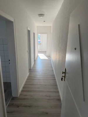 Renovierte 3 ZKB im Hochparterre in ruhiger gewachsener Wohnlage sucht neuen Mieter