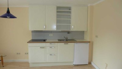 Stilvolle, modernisierte 1-Raum-Wohnung mit Balkon und EBK in Deggendorf