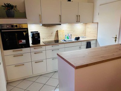 Wunderschöne 2 Zimmer Wohnung mit Balkon und Stellplatz
