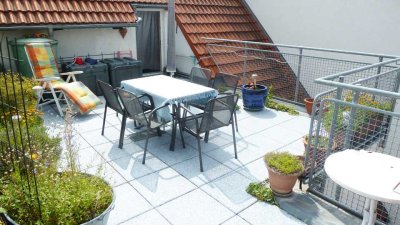 Schicke 4-Zimmer-Dachterrassen-Mais.wohnung m. EBK, Terrasse u. Balkon in Aussichtslage
